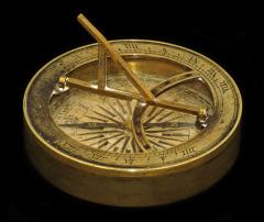 1927.46.14 Pocket sized combined compass and sundial