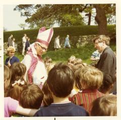 1998.464.2 Bishop Clitherow & children, Tissington well dressing, 1971. Photo: Ingegard Vallin, Donated: Ellen Ettlinger
