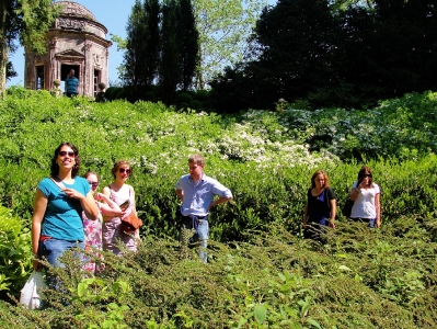 MAME students, Pitt Rivers Museum at Larmer Gardens, May 2012 [Photo by H. Davison]