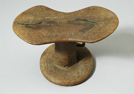 Nuer headrest