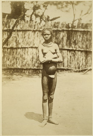 Portrait of a Zande (Makaraka) girl