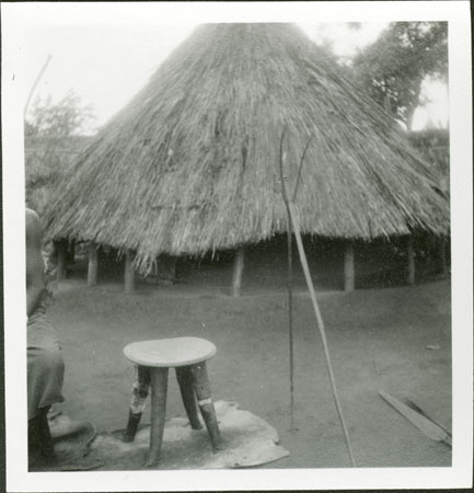 Anuak king with stool and spear-rest