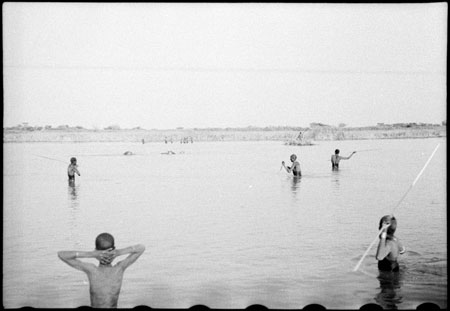 Nuer men hunting hippo