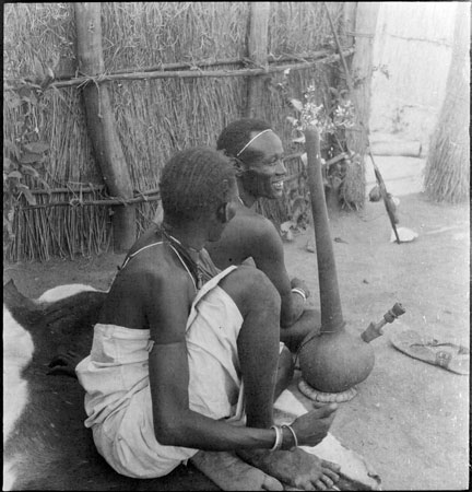 Anuak man and woman with water-pipe