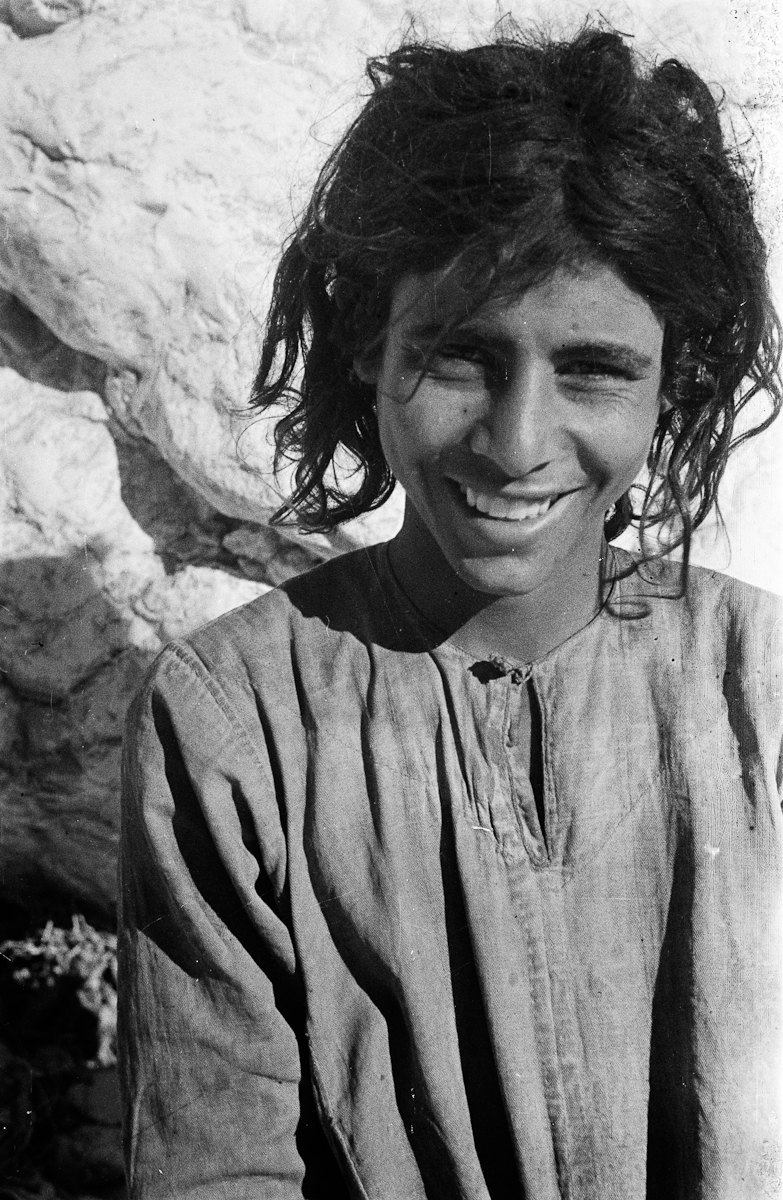 Portrait of Salim bin Ghabaisha, a young tribesman of the Bayt Imani lineage of Rashid Bedouin, in the Jabal Qara mountains.