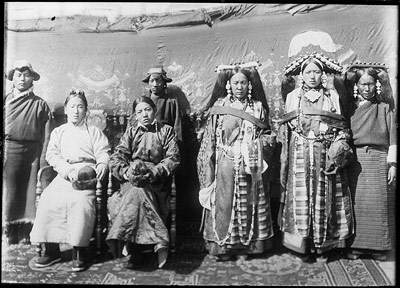 Ragashar and his wife, with group