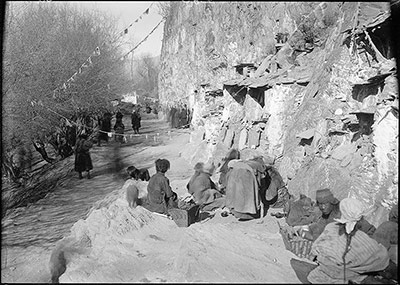 Pilgrims on Lingkhor, Lhasa