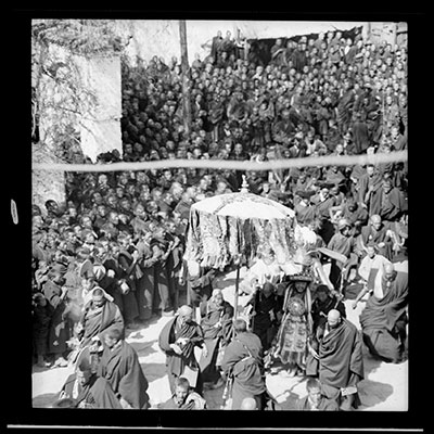 Nechung Oracle leaves the Jokhang in procession