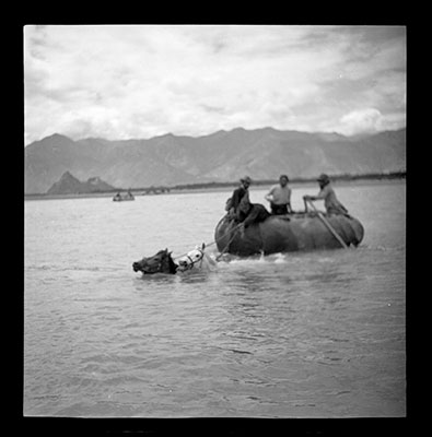Men and horses crossing the Tsangpo river at Nyapso