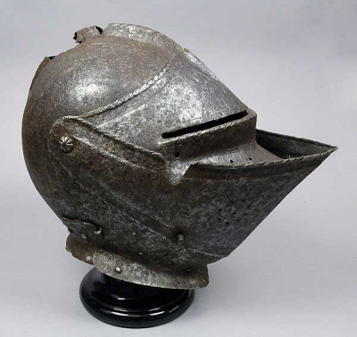 Close helmet (1994.32.11)