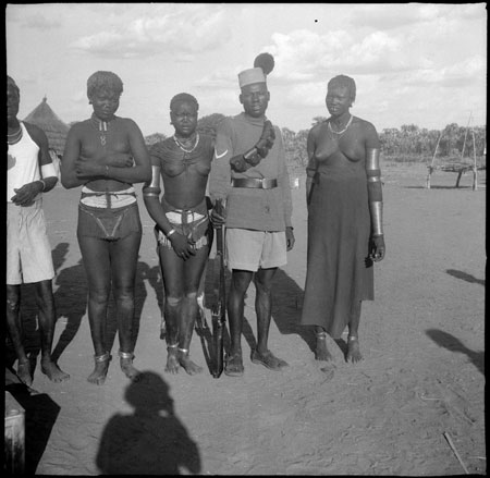 Anglo-Egyptian soldier and Mandari women