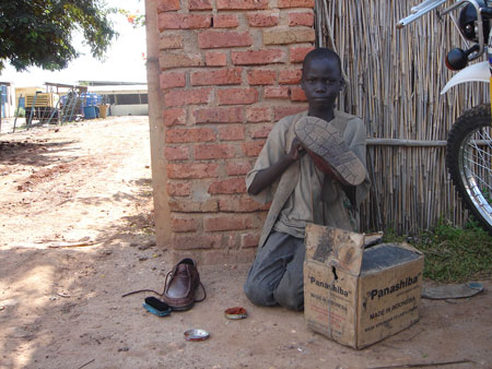 Nuer shoeshine in Rubkona